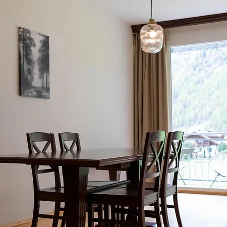 International House Mit Terrasse Zw 9 Daire